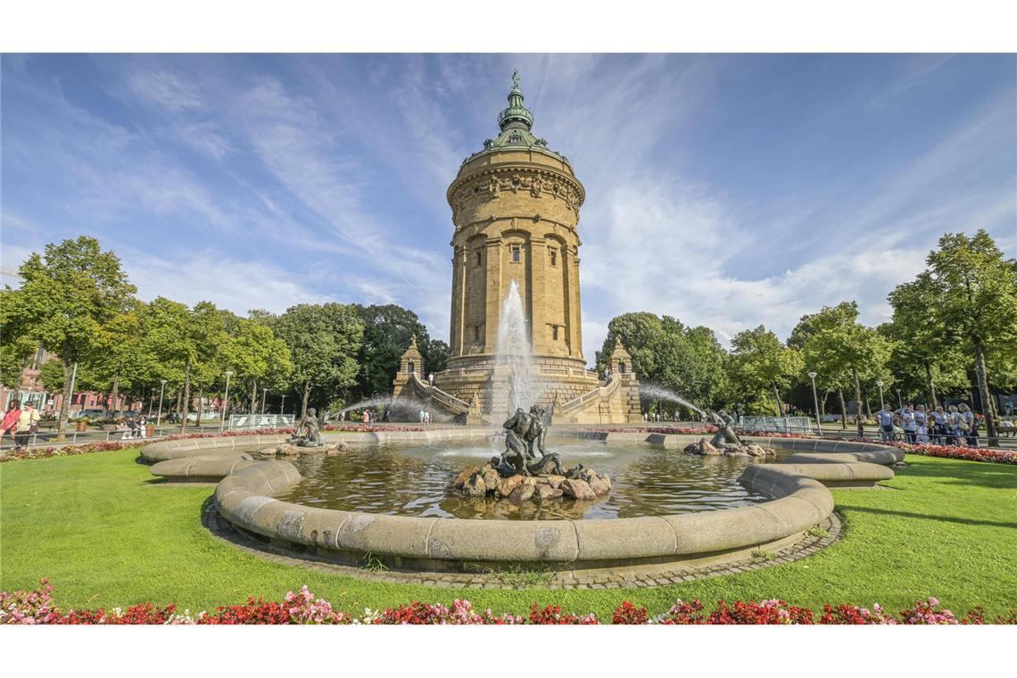 Mannheim hat sehr ambitionierte Klimaziele und macht mit bei der EU-Mission „100 klimaneutrale Städte bis 2030“. Im Bild ist der Wasserturm am Friedrichsplatz zu sehen.