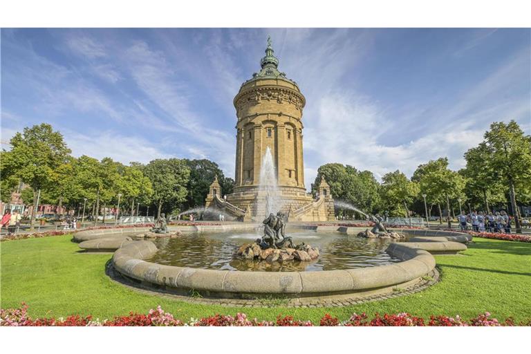 Mannheim hat sehr ambitionierte Klimaziele und macht mit bei der EU-Mission „100 klimaneutrale Städte bis 2030“. Im Bild ist der Wasserturm am Friedrichsplatz zu sehen.