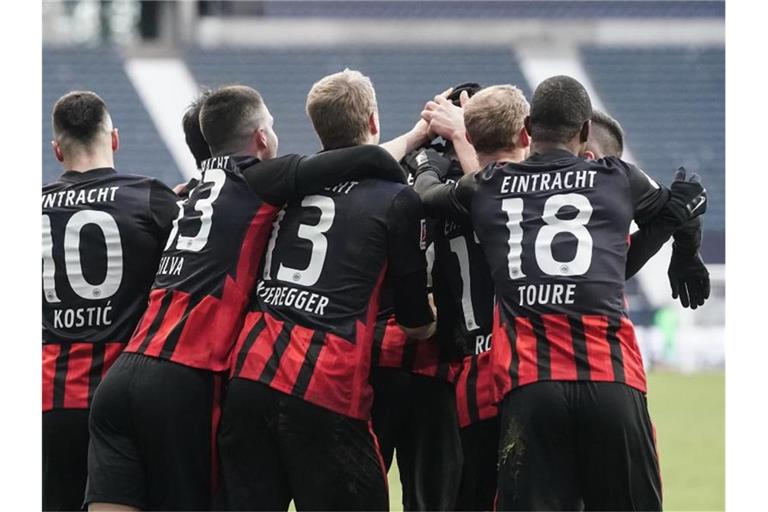 Mannschaft der Stunde: Eintracht Frankfurt will auch gegen die Bayern Grund zum Jubel haben. Foto: Thomas Frey/dpa