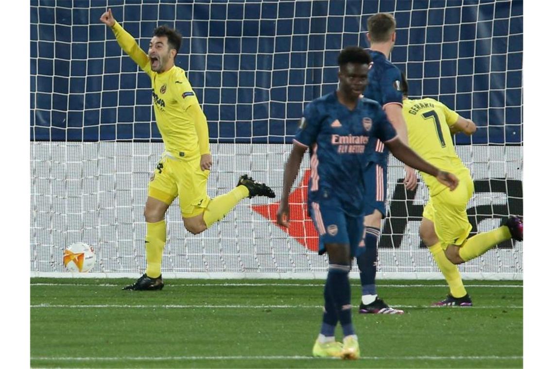 Manu Trigueros (l) vom FC Villarreal feiert sein Tor zum 1:0 gegen den FC Arsenal. Foto: Alberto Saiz/AP/dpa