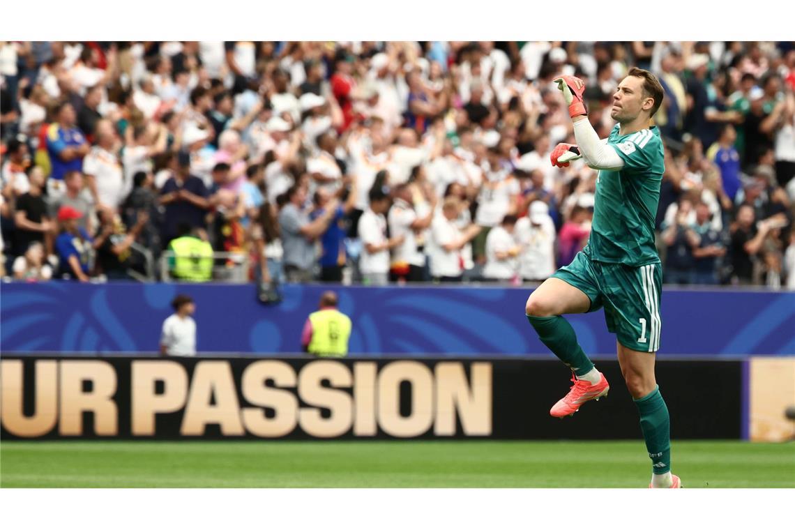 Manuel Neuer analysiert den klaren Startsieg der Fußball-Nationalmannschaft.