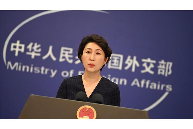 Mao Ning, Sprecherin des chinesischen Außenamtes, spricht vor Journalisten.