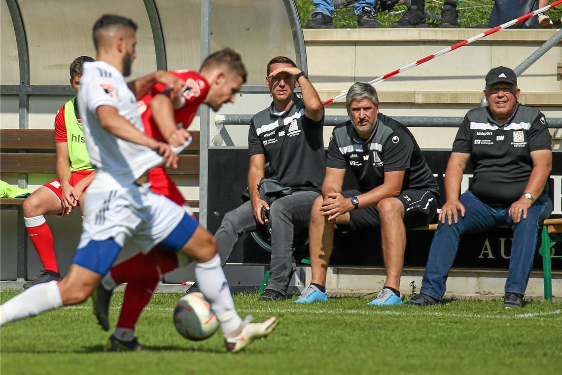 Zwangspause für Aufsteiger Backnang Marc Erdmann (Dritter von rechts) muss sich nach einem neuen Kontrahenten umschauen. Das Punktspiel gegen Bissingen fällt wohl aus. Foto: A. Becher