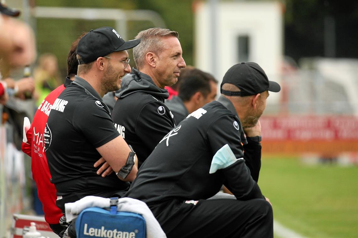 Marc Erdmann (Mitte) muss als Sportlicher Leiter der TSG bereits die neue Saison im Auge haben, egal in welcher Liga. Foto: Alexander Becher