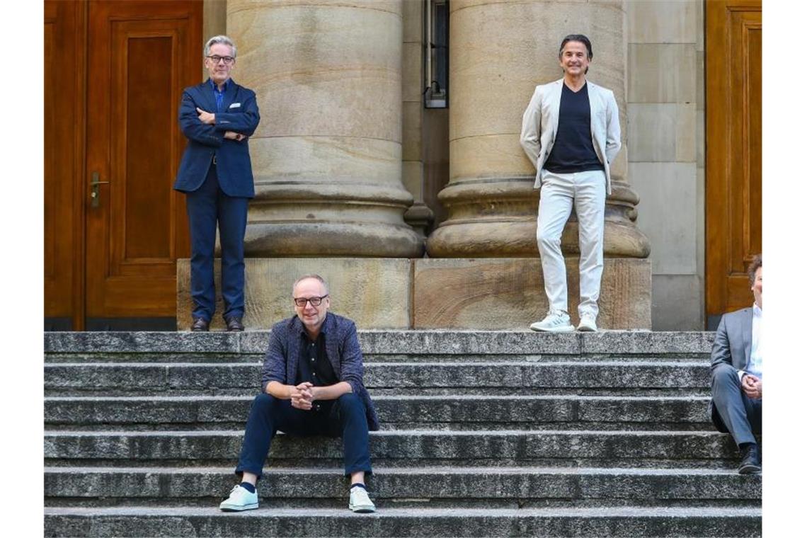 Theater in Corona-Zeiten: Staatstheater speckt deutlich ab Marc-Oliver Hendriks (l-r), Burkhard Kosminski, Tamas Detrich und Viktor Schoner. Foto: Christoph Schmidt/dpa