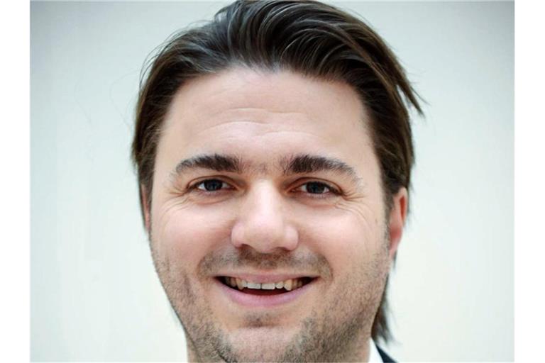 Marc Stefan Sickel, Geschäftsführender Intendant am Nationaltheater Mannheim, lächelt. Foto: Christian Kleiner/Stadt Mannheim/dpa/Archivbild