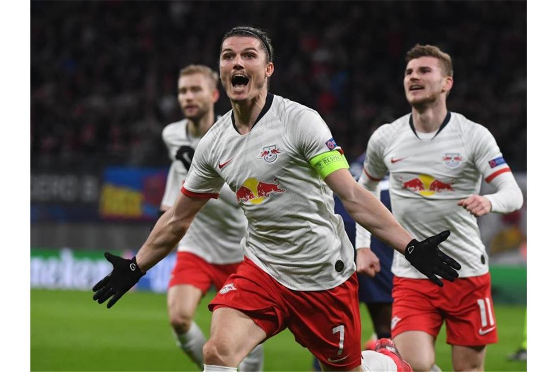 Viertelfinale perfekt: RB Leipzig lässt Spurs keine Chance Marcel Sabitzer (M) war mit seinen zwei Toren Matchwinner beim Leipziger Heimsieg gegen Tottenham Hotspur. Foto: Hendrik Schmidt/dpa-Zentralbild/dpa