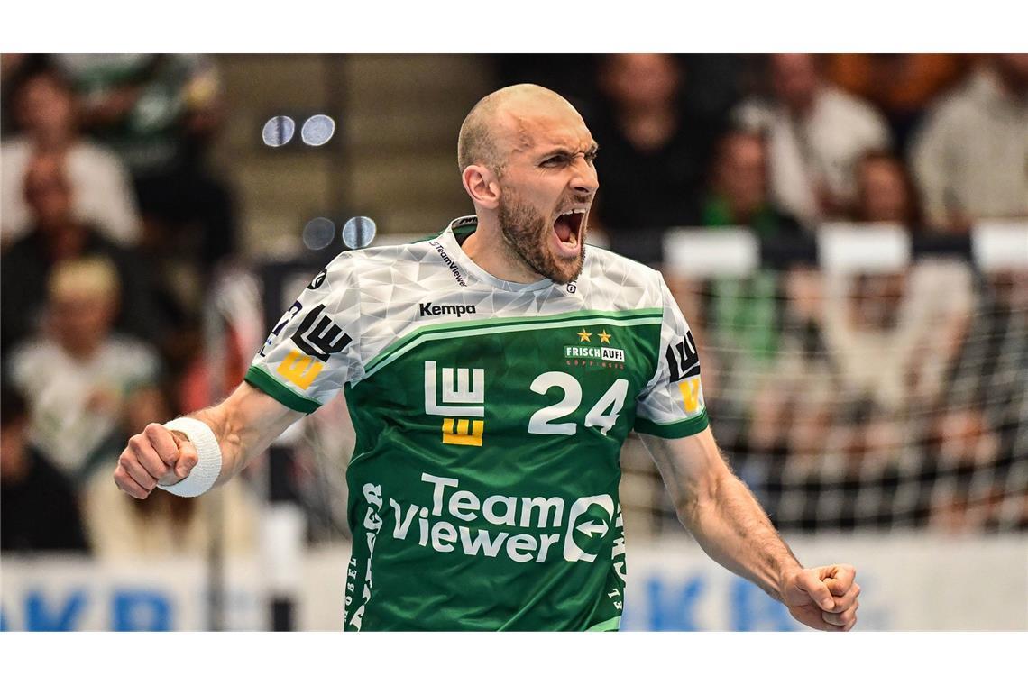 Marcel Schiller bejubelt einen seiner sechs Treffer – er steht jetzt bei 2500 Bundesligatoren.