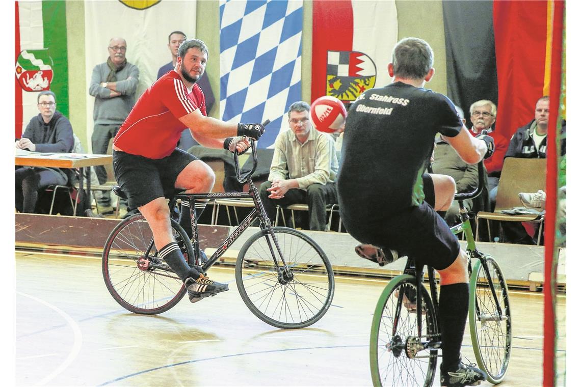 Marcel Schüle (rotes Trikot) belegt zusammen mit Tim Lindner den vierten Platz beim Halbfinal-Turnier.Foto: A. Becher