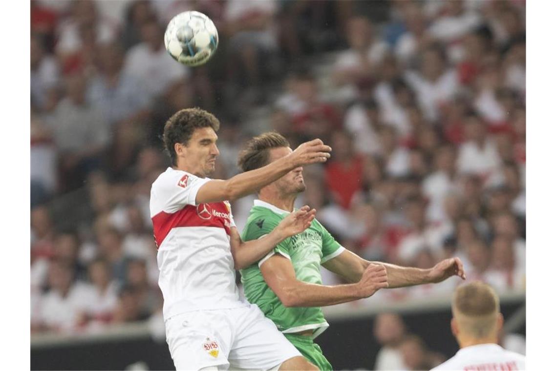 Schwere Kaminski-Verletzung trübt gute VfB-Laune Marcin Kaminski (l) wird dem VfB Stuttgart lange fehlen. Foto: Daniel Maurer