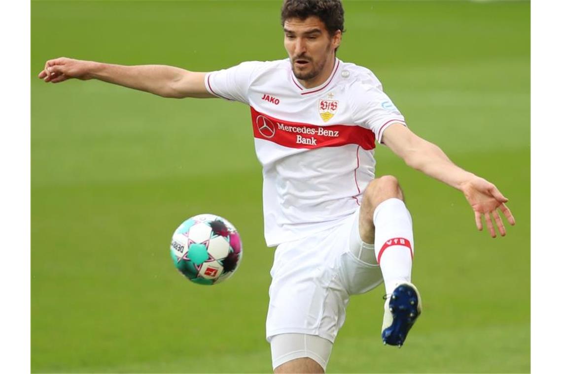 Verteidiger Kaminski vom VfB Stuttgart zu Absteiger Schalke