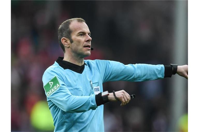 Marco Fritz beschrieb die Stimmung im Kölner Videokeller bei der Wiederaufnahme des Bundesliga-Spielbetriebs als „angespannt“. Foto: Patrick Seeger/dpa