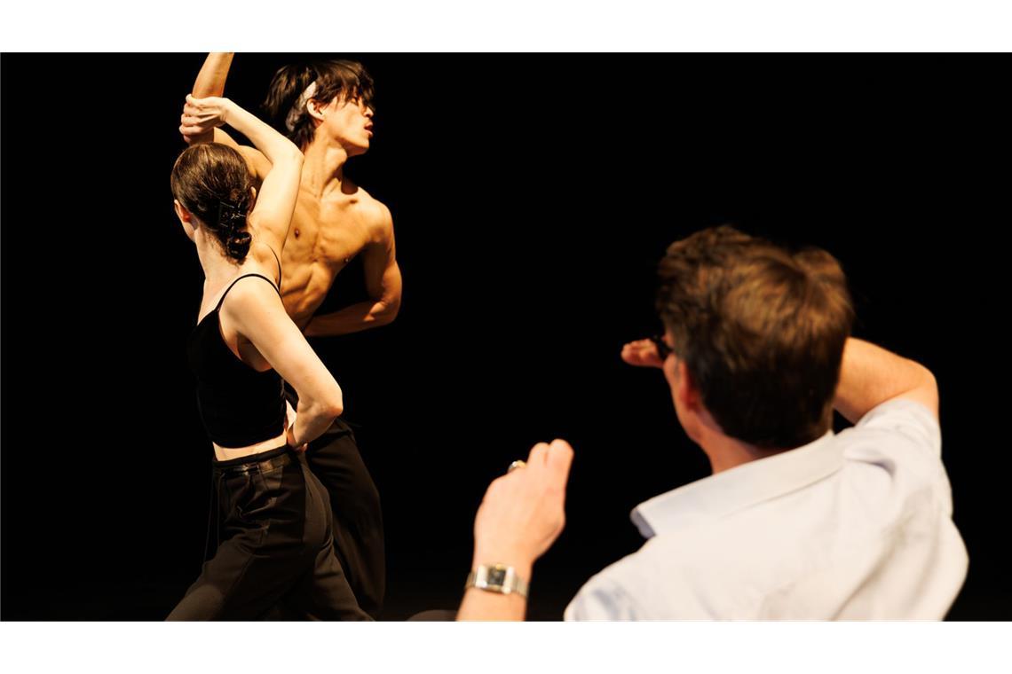 Starchoreograf Benjamin Millepied setzt auf Überraschung Marco Goecke erarbeitet für die Premiere ein Duett mit Shori Yamamoto und Sidney Elizabeth Turtschi.