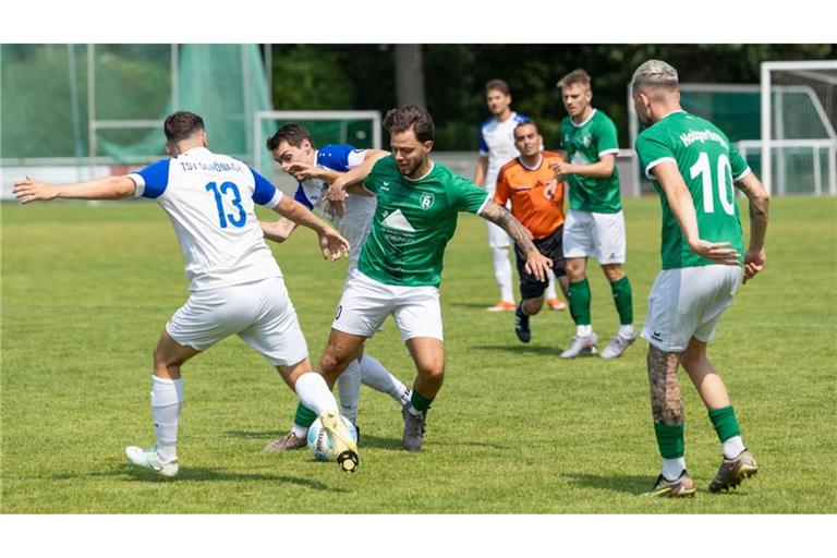 Marco Quaranta (in Grün am Ball) kickte bereits in der Landesliga für die SpVgg Holzgerlingen: Kann Hotze mittelfristig der Bezirksliga entkommen und dorthin zurückkehren?
