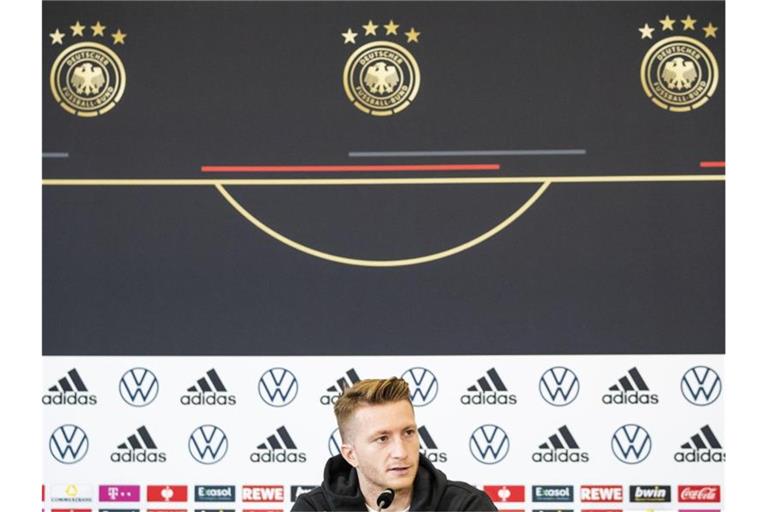 Marco Reus nimmt an der Pressekonferenz des DFB teil. Foto: Tom Weller/dpa