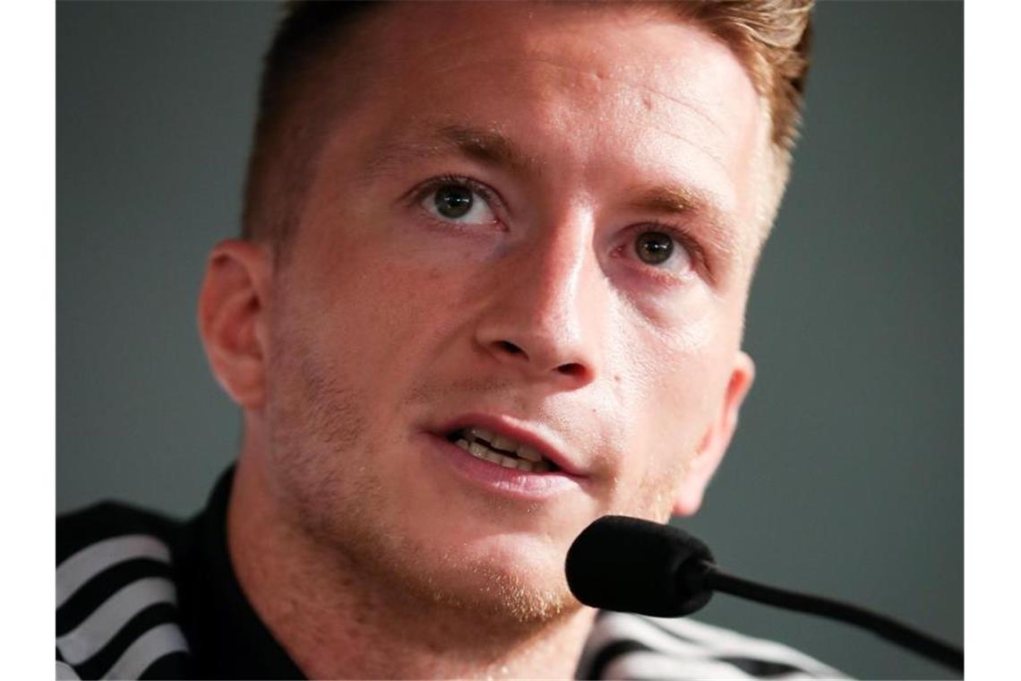 Freiburgs Trainer versteht Reus in Mentalitäts-Debatte Marco Reus spricht auf der Pressekonferenz. Foto: Christian Charisius