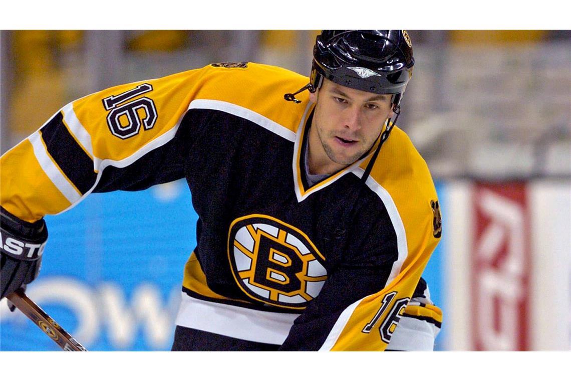 Ex-Bundestrainer Sturm erster deutscher Chefcoach in der NHL Marco Sturm spielte fünf Jahre für die Boston Bruins.