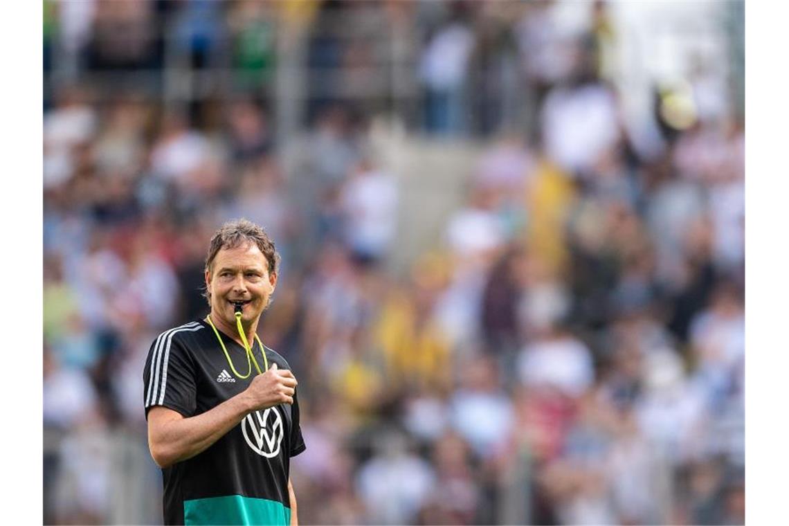 Fans sehen Tore von Reus und Sané - Sorg sucht Kroos-Ersatz Marcus Sorg vertritt derzeit den erkrankten Bundestrainer Joachim Löw. Foto: Marius Becker