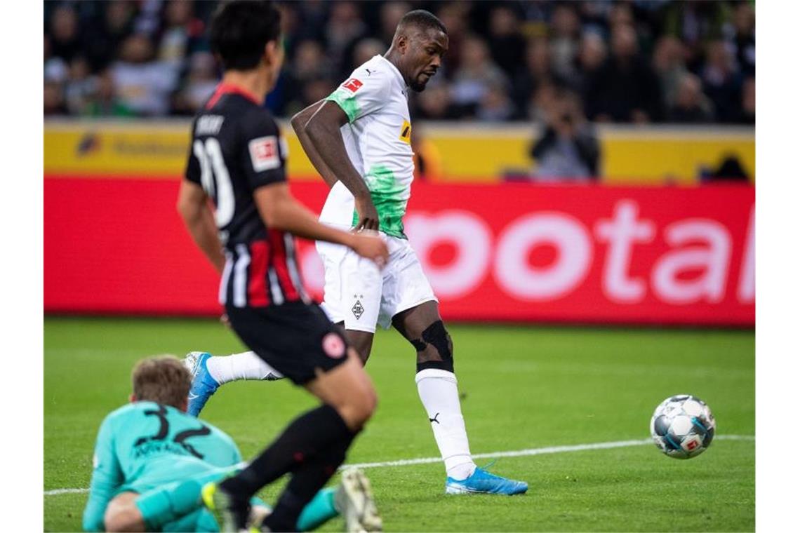 Marcus Thuram (r) traf für Gladbach zum 1:0. Foto: Marius Becker/dpa