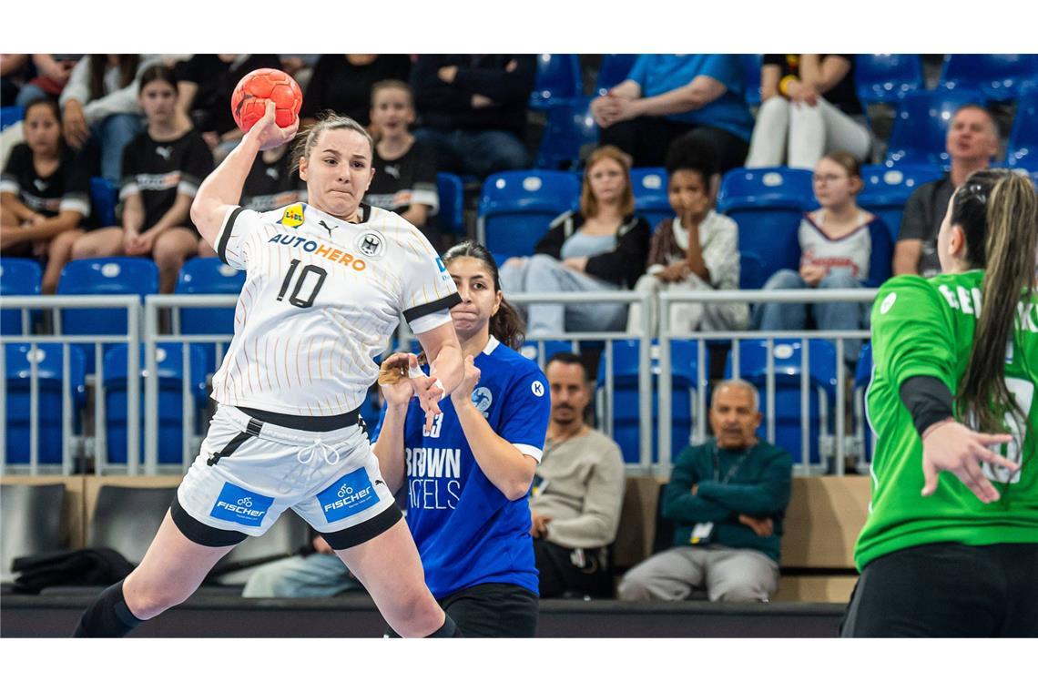 Mareike Thomaier ist beim Bundesligisten HSG Bensheim/Auerbach  unter Vertrag. Auch auf internationaler Bühne bringt sie wichtige Erfahrung mit in den deutschen Kader. Länderspiele: 46, Alter: 25 Jahre