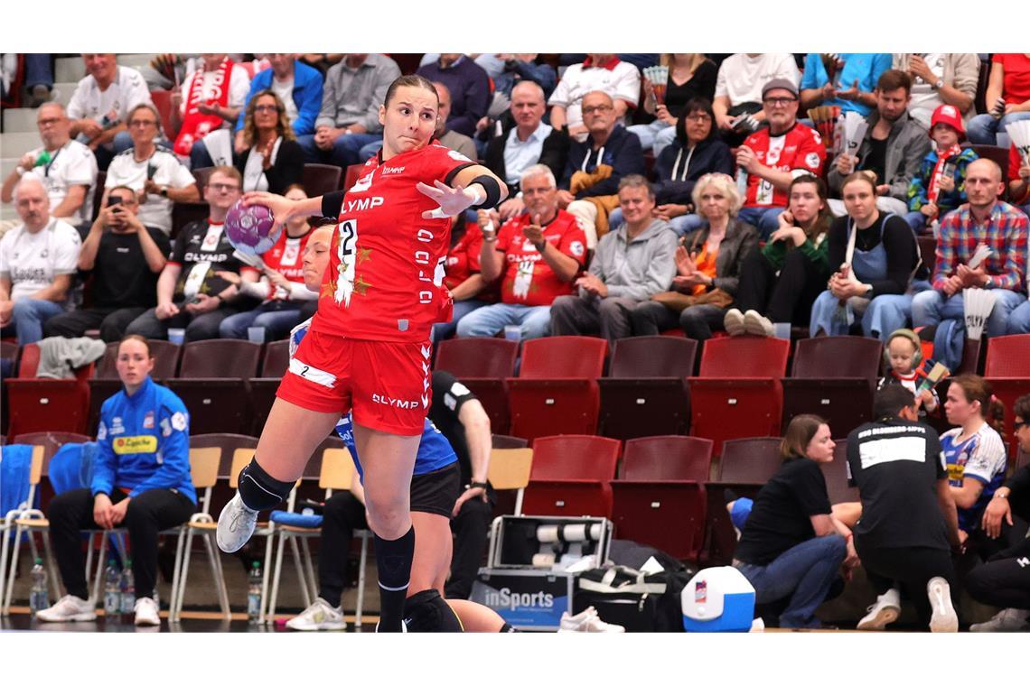 HB Ludwigsburg fehlt noch ein Sieg zur deutschen Meisterschaft Mareike Thomeier setzte Akzente aus dem Rückraum.