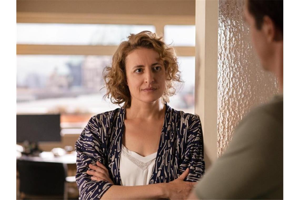Maren Eggert verliebt sich in „Ich bin dein Mensch“ in einen humanoiden Roboter verliebt. Foto: Christine Fenzl/Berlinale/dpa