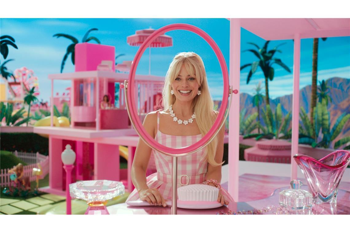 Margot Robbie als Barbie in einer Szene der Films "Barbie".