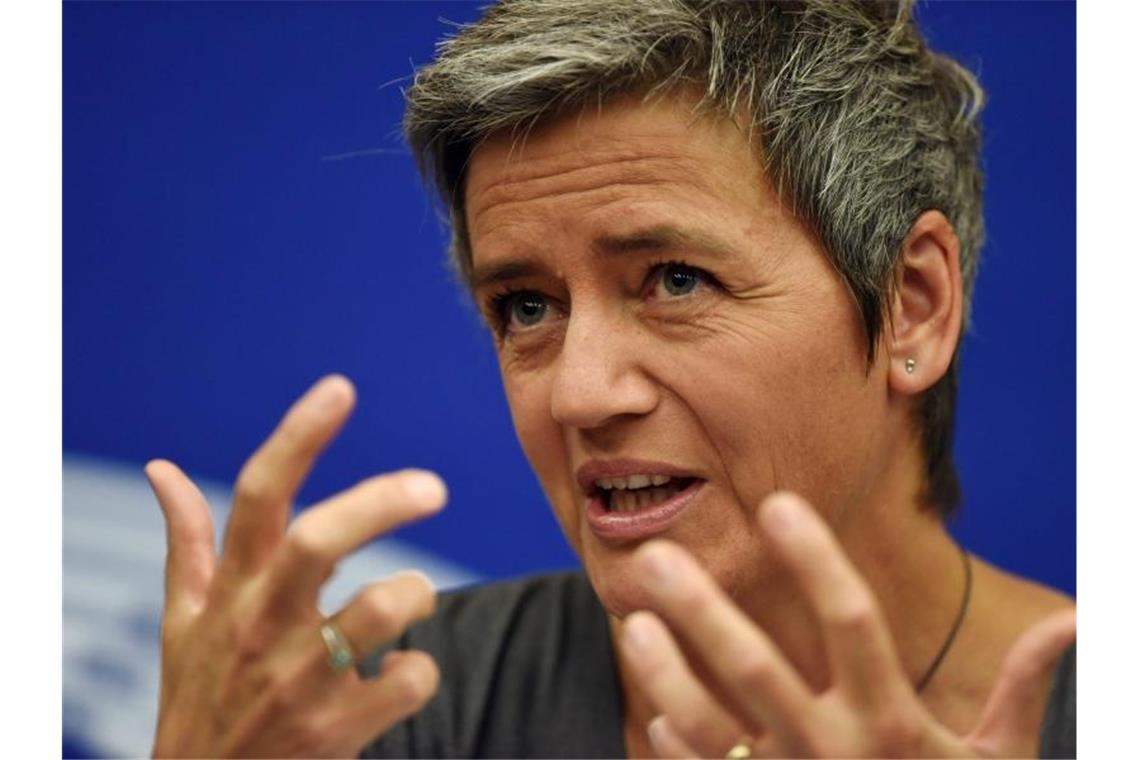 Vestager vermutet illegale Absprachen der Autobauer