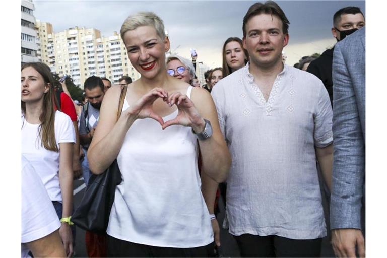 Maria Kolesnikowa und Maxim Snak (r) während einer Kundgebung im August 2020. Foto: Uncredited/AP/dpa