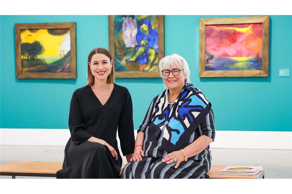 „Unsere Idee von Kunst ist, zu verbinden, nicht zu trennen“ Maria Würth und C. Sylvia Weber in der Ausstellung „Emil Nolde – Welt und Heimat. Sammlung Würth und Leihgaben der Nolde Stiftung Seebüll“ im Museum Würth 2 in Künzelsau. Werke: „Harmonie A“, 1946, „Harmonie der Gegensätze B“, 1946, „Harmonie C“, 1946. © Nolde Stiftung Seebüll 2025.