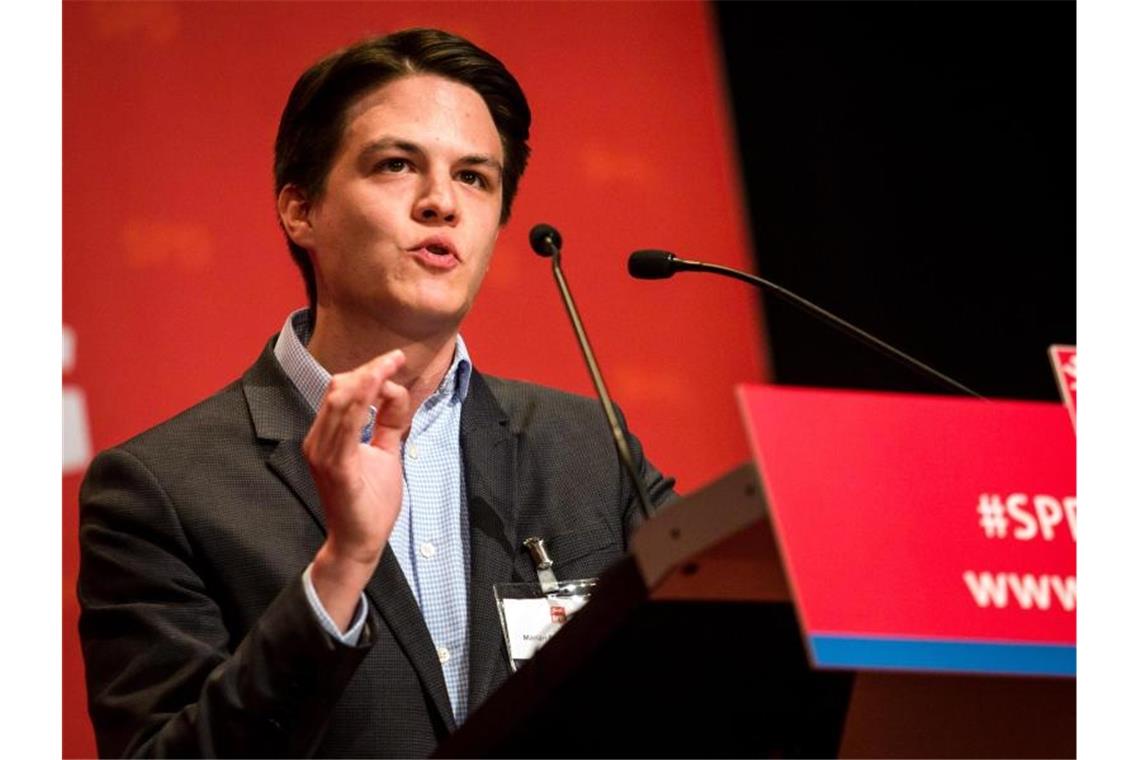 SPD findet Kompromiss im Streit um Kandidaten für OB-Wahl Marian Schreier spricht bei einem Landesparteitag der SPD. Foto: Christoph Schmidt/dpa/Archivbild