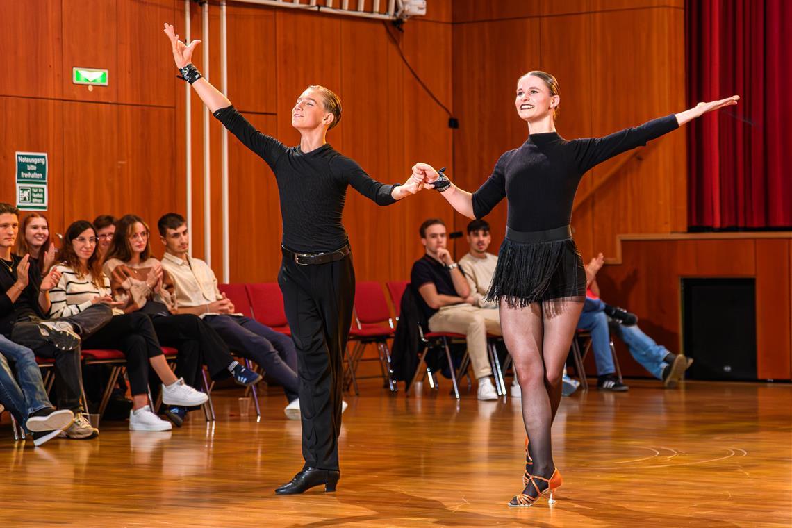 Marie Pfuderer und ihr Tanzpartner Nelio Zerull hoffen am Samstag auf eine gute Platzierung. Foto: Andreas Bobanac