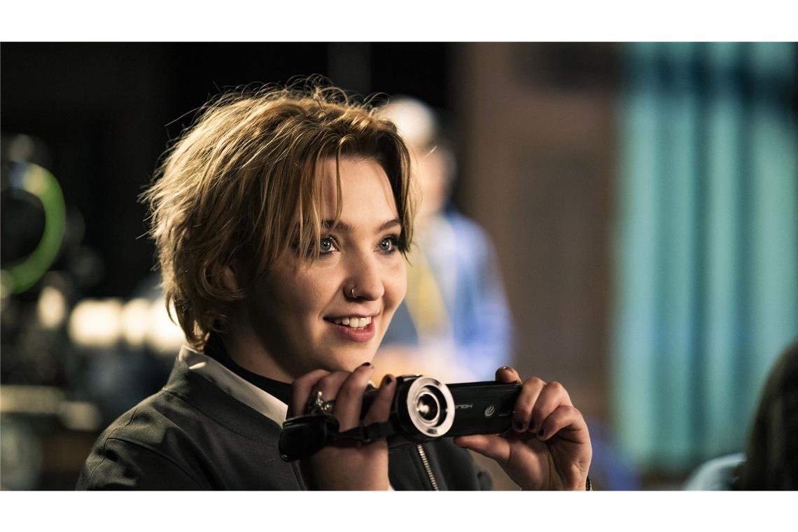 Marie Wolters (Benita Hanse) ist recht neu im Team der Kindersendung. Sie macht dort ein Praktikum und schneidet Material für das „Making-Of“ zur Show zusammen.