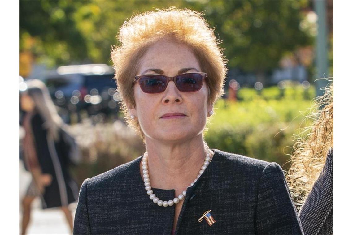 Marie Yovanovitch, die frühere US-Botschafterin in der Ukraine, auf dem Weg zu einer Anhörung im Repräsentantenhaus. Foto: J. Scott Applewhite/AP/dpa