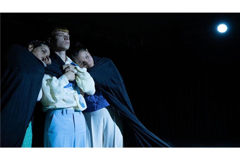Marietta Meguid,  Karl Leven und Josephine Köhler spielen drei Geschwister.