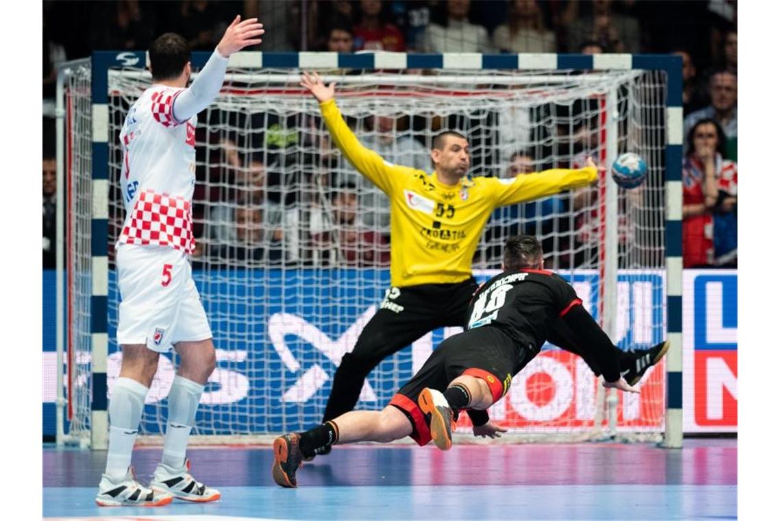 Göppingen holt kroatischen Handball-Nationaltorwart Sego Marin Sego (M) in Aktion. Foto: Robert Michael/dpa-Zentralbild/dpa/Archivbild