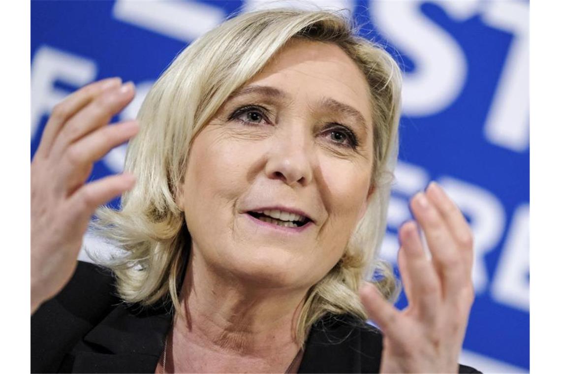 Marine Le Pen steht zehn Monate vor der Präsidentenwahl schwächer da als zuvor. Foto: Hendrik Osula/AP/dpa