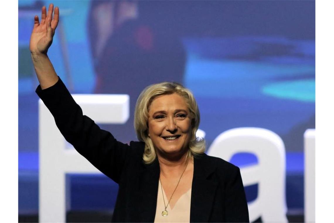 Le Pen ruft Anhänger zum Kampf gegen Macron auf Marine Le Pen will Emmanual Macron aus dem Amt drängen, steht aber nach den Regionalwahlen mit leeren Händen da. Foto: Valentine Chapuis/AFP/dpa
