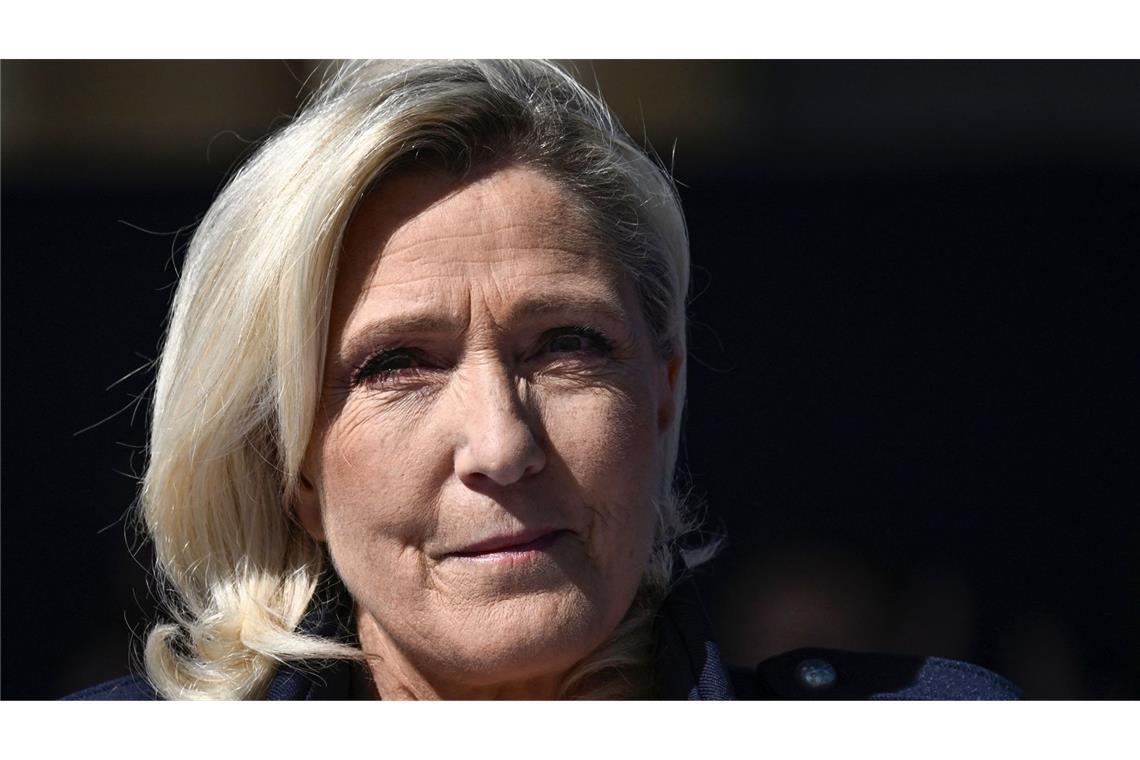 Rechtspopulistin zieht wegen Ausschluss von Wahlen vor Gerichtshof Marine Le Pen zieht gegen ihren vorläufigen Ausschluss von Wahlen vor den Europäischen Gerichtshof für Menschenrecht.