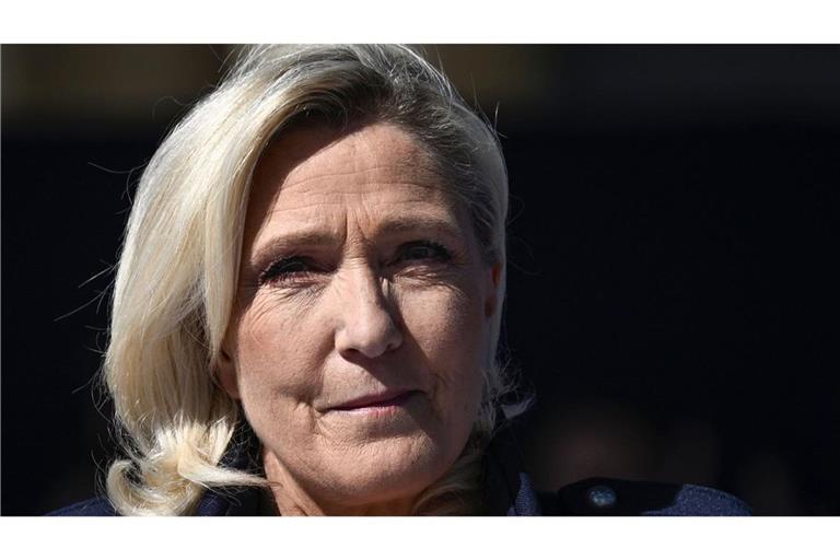 Marine Le Pen zieht gegen ihren  vorläufigen Ausschluss von Wahlen vor den Europäischen Gerichtshof für Menschenrecht.