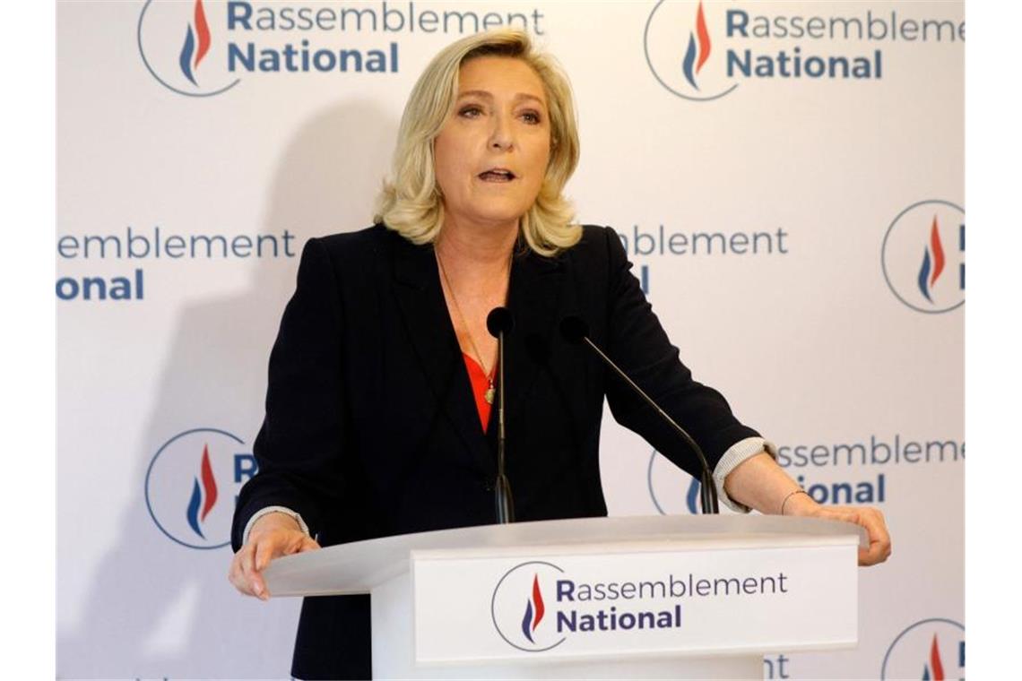 Macron und Le Pen nach Wahlschlappe unter Druck Marine Le Pens Partei scheiterte mit dem Vorhaben, erstmals eine Region zu erobern. Foto: Geoffroy Van Der Hasselt/AFP/dpa