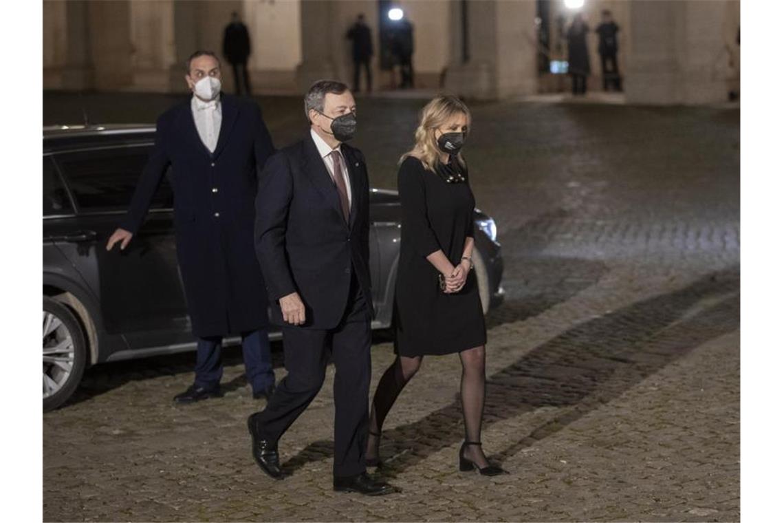 Draghi übernimmt die Macht in Rom Mario Draghi (M) bei seiner Ankunft im Quirinalspalast. Foto: Andrew Medichini/AP/dpa