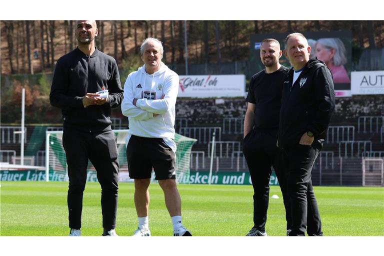 Mario Estasi (li, neben Roland Seitz, Kushtrim Lushtaku und Dieter Gerstung) arbeitet aktuell noch für den SGV Freiberg.