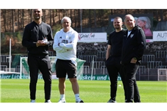 Mario Estasi (li, neben Roland Seitz, Kushtrim Lushtaku und Dieter Gerstung) arbeitet aktuell noch für den SGV Freiberg.