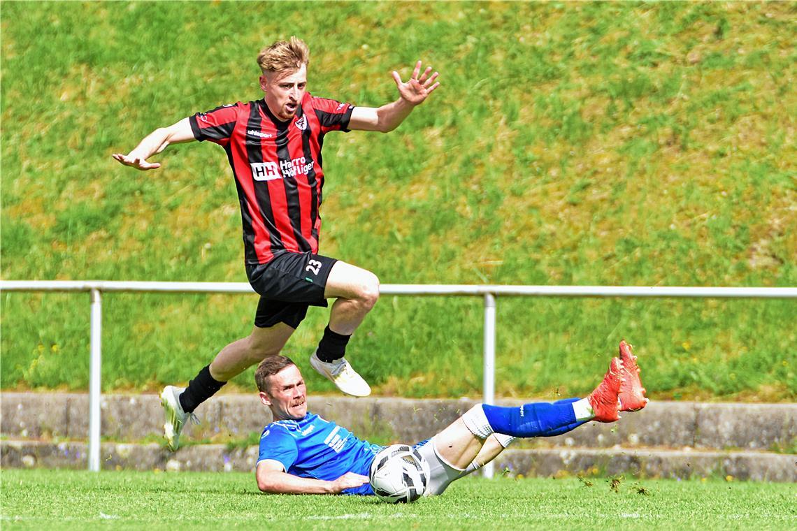 Mario Greiner (oben) hat zwei Tore für den SV Allmersbach erzielt. Foto: Tobias Sellmaier