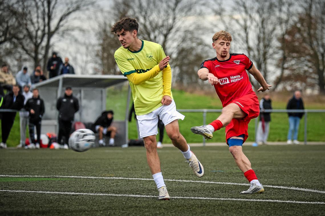 Mario Greiner (rechts) und der SV Allmersbach wollen gegen den SV Unterweissach die Tabellenspitze behaupten. Foto: Alexander Becher