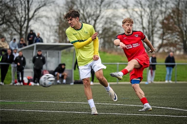 Mario Greiner (rechts) und der SV Allmersbach wollen gegen den SV Unterweissach die Tabellenspitze behaupten. Foto: Alexander Becher