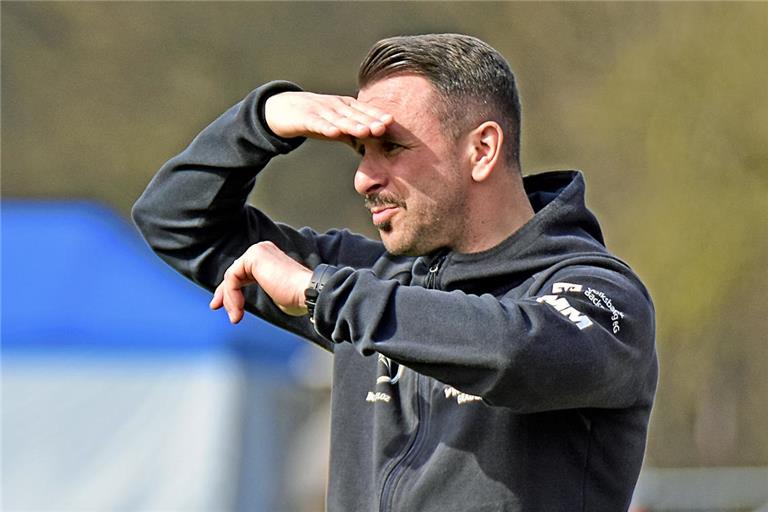 Mario Marinic weiß, dass es bis zum Ligaverbleib noch ein weiter Weg ist. Foto: Tobias Sellmaier