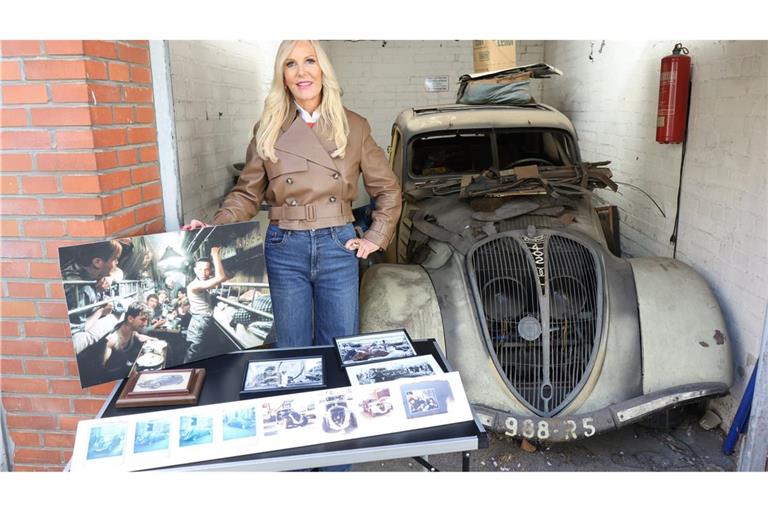 Marion Fedder, die Witwe von Jan Fedder hat den alten Peugeot 402 aus dem Filmklassiker "Das Boot" in einer Garage gefunden.