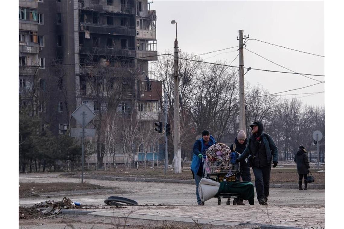 Ukraine: Acht neue Evakuierungsrouten für heute geplant Mariupol wird seit vielen Tagen von russischen Truppen belagert. Immer wieder scheitert die Evakuierung der Zivilbevölkerung aus der südukrainischen Hafenstadt. Foto: Maximilian Clarke/SOPA Images via ZUMA Press Wire/dpa